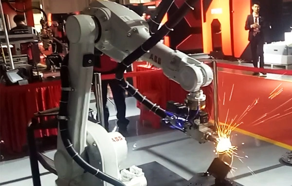Máy cắt laser cánh tay robot 3D để cắt và hàn ống và ống