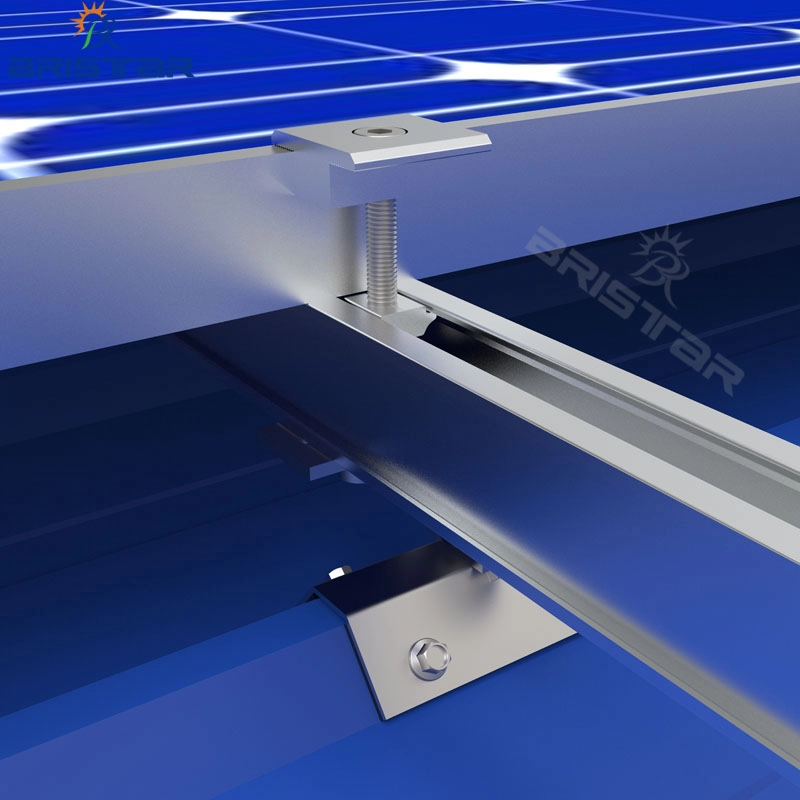 Bảng điều khiển năng lượng mặt trời gắn cho mái nhà bằng kim loại