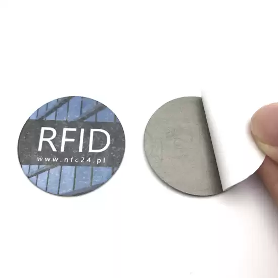 Thẻ RFID chống kim loại UHF cho hệ thống quản lý
