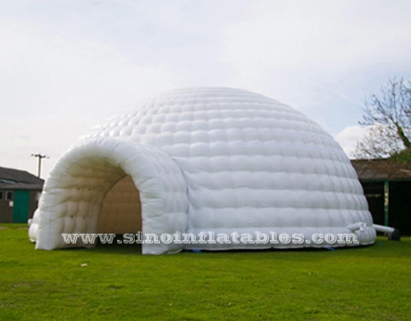 50 người 10 mét lều mái vòm lều tuyết bơm hơi khổng lồ màu trắng với đường hầm vào làm bằng bạt nhựa pvc sáng bóng