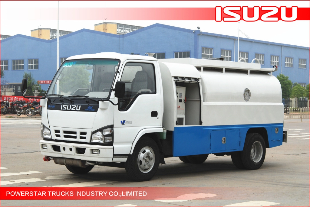 Xe tải chở xăng dầu Isuzu 4000L dành cho giao hàng xăng / diesel nhẹ