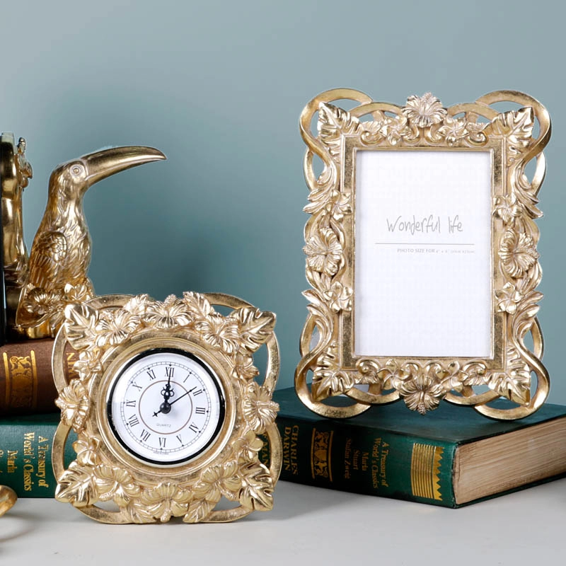Bộ sưu tập khung ảnh cổ điển Hoa với khay và đồng hồ