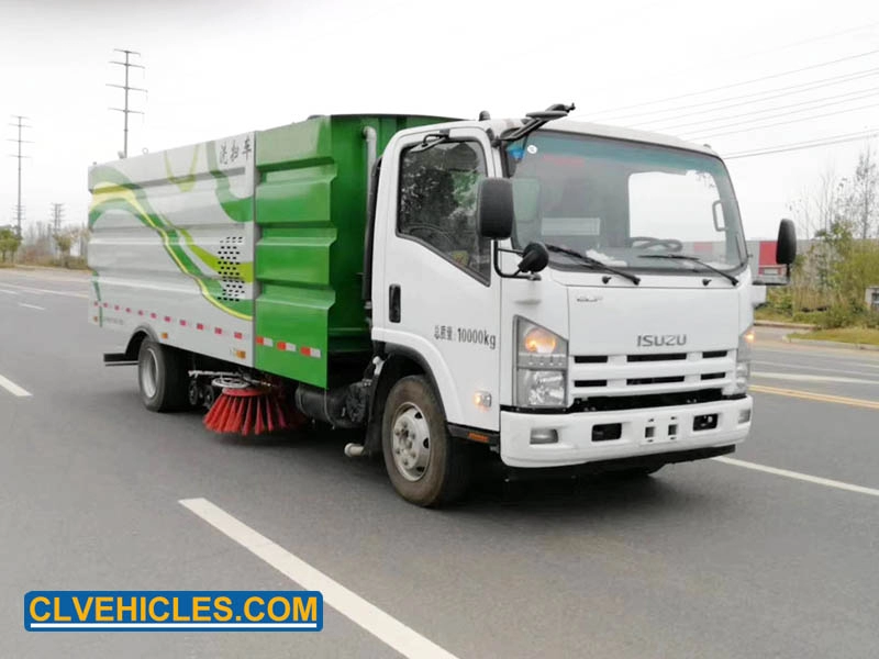 Xe tải Isuzu 700P dọn vệ sinh đường phố