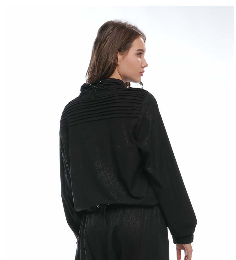 pleated back yoke