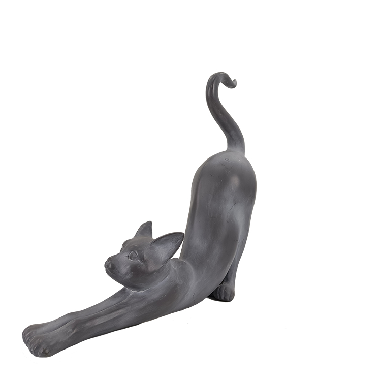 bức tượng mèo kéo dài bằng nhựa